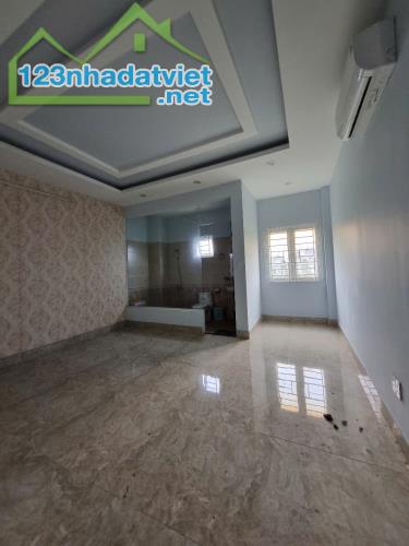 Bán nhà giá rẻ có dòng tiền cho thuê hẻm xe hơi Thạnh Lộc 37 An Phú Đông Quận 12 - 3
