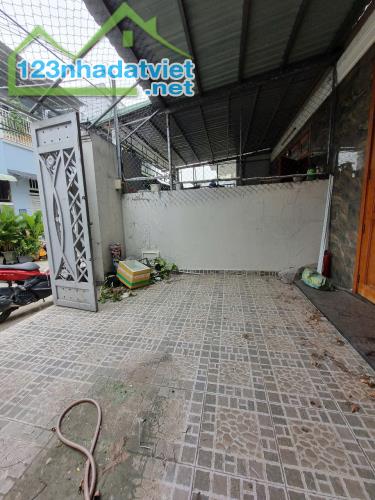 Bán nhà giá rẻ có dòng tiền cho thuê hẻm xe hơi Thạnh Lộc 37 An Phú Đông Quận 12