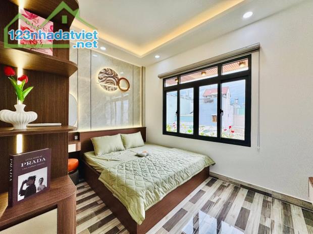 NHÀ ĐẸP 5 TẦNG XÂY MỚI - 4PN HẺM XE TẢI GẦN EMART - 6.38 TỶ - 3