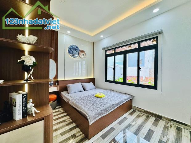 NHÀ ĐẸP 5 TẦNG XÂY MỚI - 4PN HẺM XE TẢI GẦN EMART - 6.38 TỶ - 2
