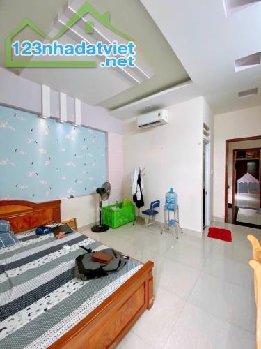 NHÀ 4 TẦNG GÓC 2MT HẺM XE TẢI TRÁNH 80m2 (4×20) GẦN CC DREAM HOME - 8.5 TỶ - 2
