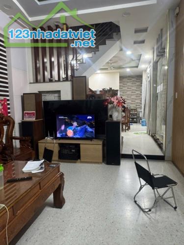 NHÀ 4 TẦNG GÓC 2MT HẺM XE TẢI TRÁNH 80m2 (4×20) GẦN CC DREAM HOME - 8.5 TỶ - 3