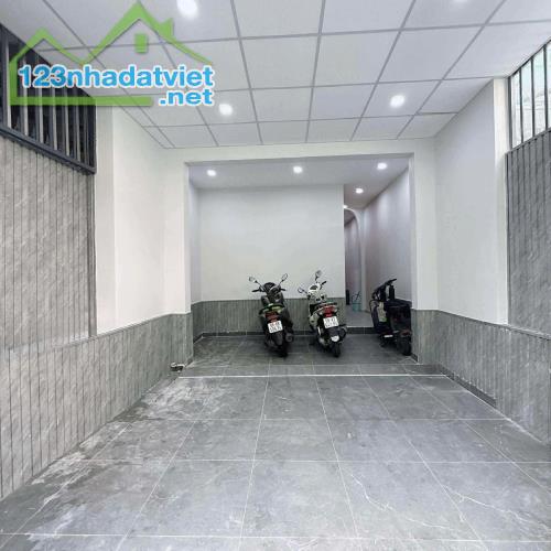 100TR/M2 CHDV HXH KẾ PHÚ NHUẬN - 6 PHÒNG DOANH THU 40TR/THÁNG ~ 5.2%/NĂM - 9.2 TỶ - 4