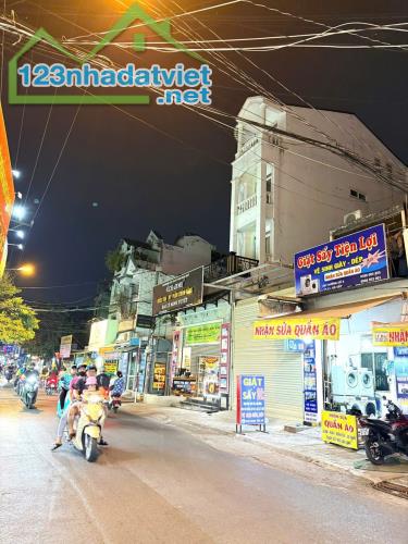 CĂN GÓC 2 MẶT TIỀN KINH DOANH NGAY CV LÀNG HOA - GIÁ 20TR/THÁNG