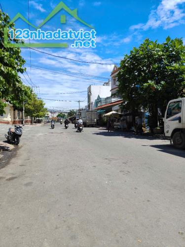 Chính chủ bán nhà mặt tiền Quận 8 – Mai Hắc Đế, Quận 8 – ngang 5,6m-200m2- 5PN - 5
