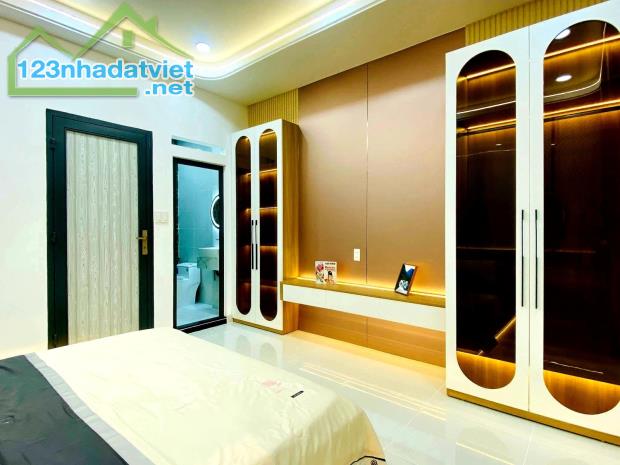 NHÀ ĐẸP GẦN CV LÀNG HOA - 3 PHÒNG NGỦ FULL NỘI THẤT - 66m2 6.25 TỶ - 3