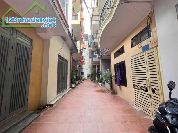 Tô Hiệu Nguyễn Trãi,50m 4tầng dân xây, vài nhà ra phố,dân trí cực cao, - 1