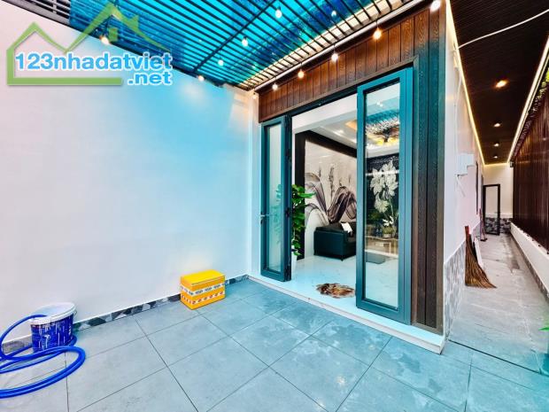 CĂN GÓC 3 TẦNG FULL NỘI THẤT - 68m2 HẺM XE TẢI THÔNG - 7.4 TỶ - 4