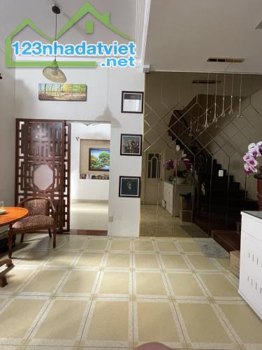 Biệt thự KD Đặng Dung P.Tân Định ngang 7.8m 3 tầng giá 17.8 tỷ