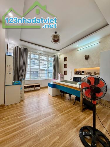 OTO ĐỖ CỬA - NHÀ ĐẸP 3 TẦNG 4 PN BTCT - DTSD 144m2 - 6.25 TỶ - 2