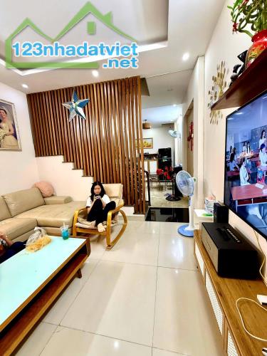 OTO ĐỖ CỬA - NHÀ ĐẸP 3 TẦNG 4 PN BTCT - DTSD 144m2 - 6.25 TỶ - 3