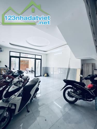 CHDV 6 TẦNG MẶT TIỀN AN NHƠN - 11 PHÒNG CHO THUÊ 55TR/THÁNG - 12.9 TỶ - 1