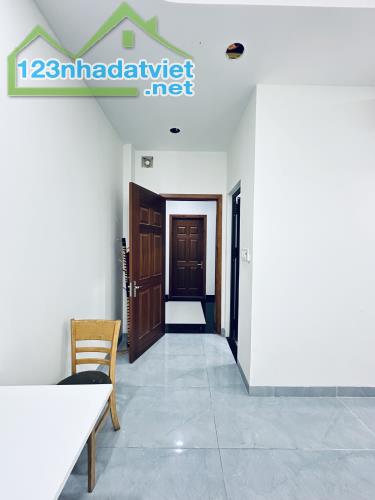 CHDV 6 TẦNG MẶT TIỀN AN NHƠN - 11 PHÒNG CHO THUÊ 55TR/THÁNG - 12.9 TỶ - 3