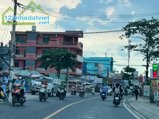 Nhà mặt tiền Hoàng Hữu Nam diện tích 190m giá đầu tư - 2