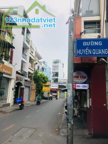 Bán nhà tại 32 Huyền Quang, Phường Tân Định, Quận 1, HCM. DT33.5m2
