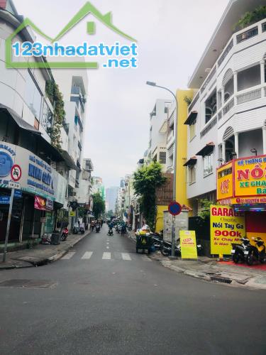 Bán nhà tại 32 Huyền Quang, Phường Tân Định, Quận 1, HCM. DT33.5m2 - 2
