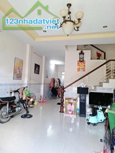 NHÀ Q2: 2 TẦNG - 75M² - HẺM XE TẢI - CHỈ NHỈNH 6 TỶ - 2