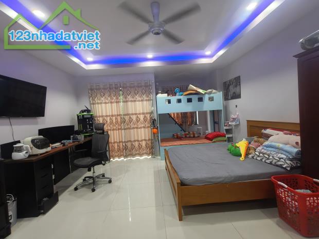 NHÀ MẶT TIỀN - 4 TẦNG - HOÀN CÔNG ĐẦY ĐỦ, NGAY CAO ĐẲNG CÔNG THƯƠNG, PHƯỚC LONG B.