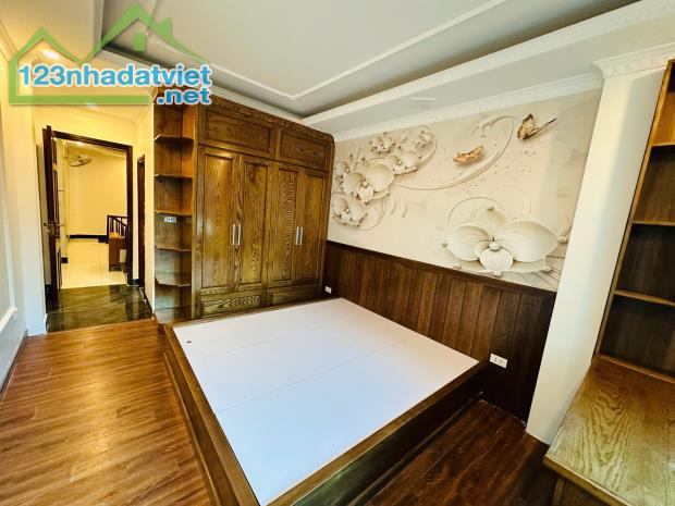 Hiếm có duy nhất 1 căn 3T x 60m2 có sân gara ôtô riêng biệt nhà gần đại học Thể Thao 4.1tỷ