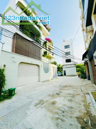 Chỉ 33,5 Tỷ-Sở Hữu Ngay Khuôn Đất 256m2(11mx24m) Đường Nội Bộ Trần Não,Quận 2 - 3