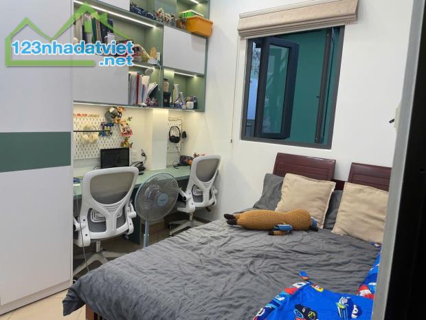 OTO ĐỖ CỬA - NHÀ ĐẸP 3 TẦNG 3PN THỐNG NHẤT, NỞ HẬU - 6.4 TỶ - 3