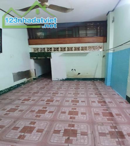 Bán nhà HXH nhỏ hạ cháo 1 tỷ,Trần Nhân Tôn, P9, Q5, 50m2, 2 tầng, giá rẻ. - 1