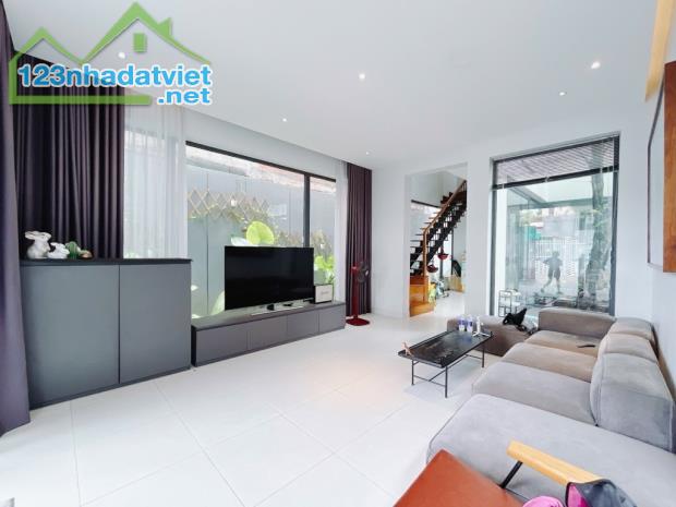 Nhà 3 tầng (7.5x29m), 2 mặt tiền hẻm xe hơi thông, 41 Chuyên Dùng 9 Phú Mỹ Q7 chỉ 23 tỷ - 2
