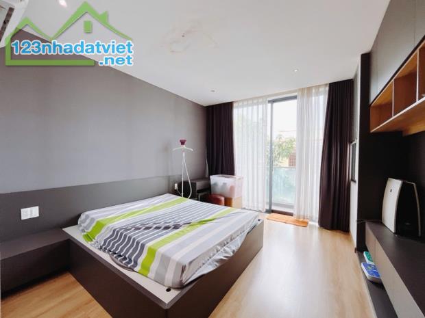 Nhà 3 tầng (7.5x29m), 2 mặt tiền hẻm xe hơi thông, 41 Chuyên Dùng 9 Phú Mỹ Q7 chỉ 23 tỷ