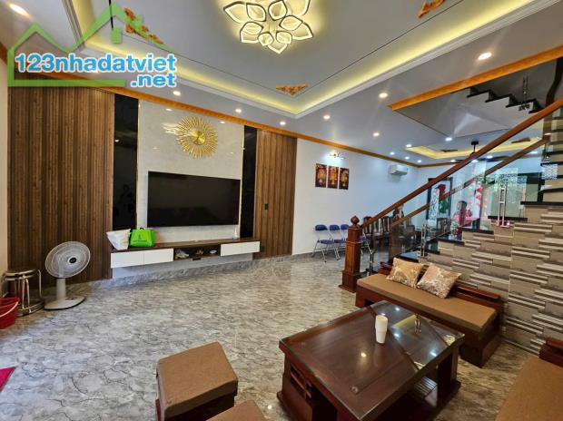 Cho thuê nguyên căn 5 phòng ngủ tại Vinhomes Marina