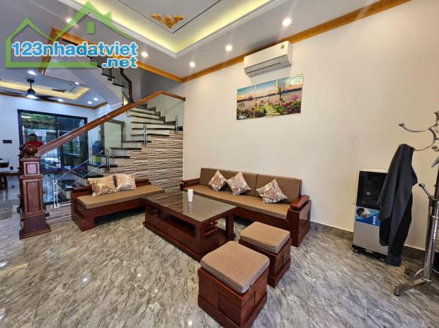Cho thuê nguyên căn 5 phòng ngủ tại Vinhomes Marina - 1