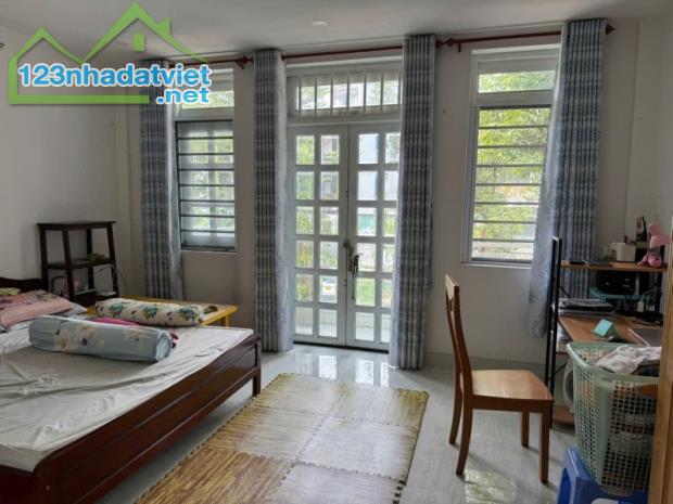 Gấp bán nhà Thủ Đức, 3 tầng, giá 14 tỷ, dt 110m2, ngay phố Man Thiện. - 4