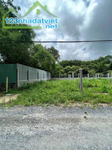 CẦN SANG LẠI NỀN ĐẤT 9X30=270M2 ĐẤT VƯỜN DÂN CƯ SÁT ĐẤT GÀN CHỢ, ỦY BAN GIÁ 450 TRIỆU