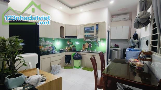 Gấp bán nhà 4 tầng, Thủ Đức, giá 6.8 tỷ, Mặt tiền kề Dương Đình Hội. - 1