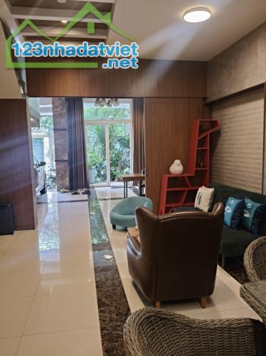 Gấp bán nhà Thủ Đức, 3 tầng, giá 13.5 tỷ, dt 125m2, cạnh Tú Xương. - 1