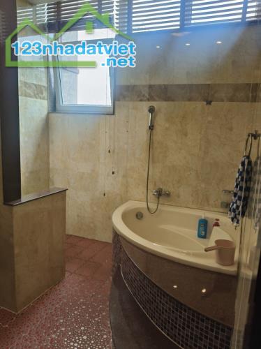 Gấp bán nhà Thủ Đức, giá 13.5 tỷ, 3 tầng, dt 125m2, gần Phan Chu Trinh. - 3