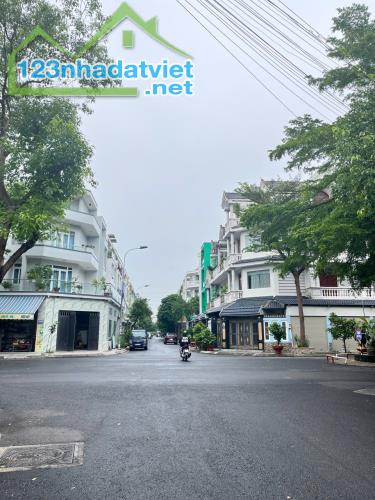 Nhà MT KDC Hiệp Thành 4 tầng 5x18 giá 10.5 tỷ Quận 12