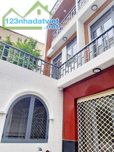 Bán CHDV 2 lầu gần mặt tiền đường Dương Bá Trạc P.2 Quận 8