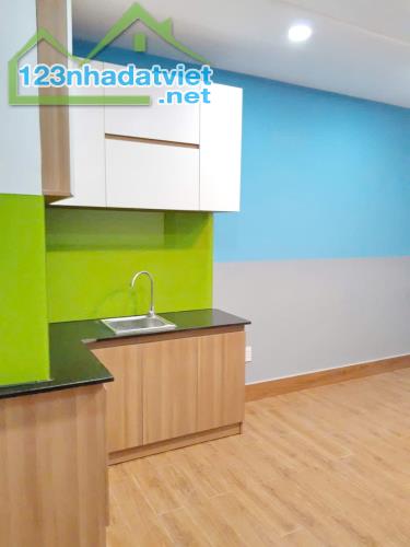 Bán CHDV 2 lầu gần mặt tiền đường Dương Bá Trạc P.2 Quận 8 - 2