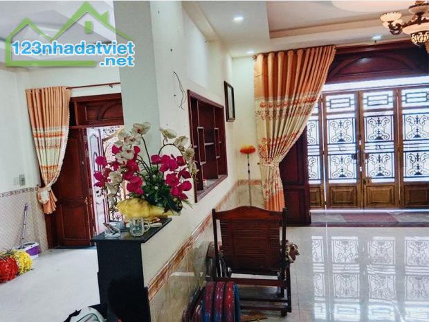 BIỆT THỰ PHỐ QUANG TRUNG PHẠM VĂN BẠCH - 4 TẦNG BTCT - DT 8M x 15M - FULL NỘI THẤT GỖ