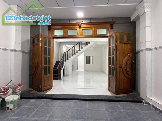 Mặt tiền Tân Hòa 2, Hiệp Phú – Ô tô đậu cửa – Dt 93m²(5.7x17m)