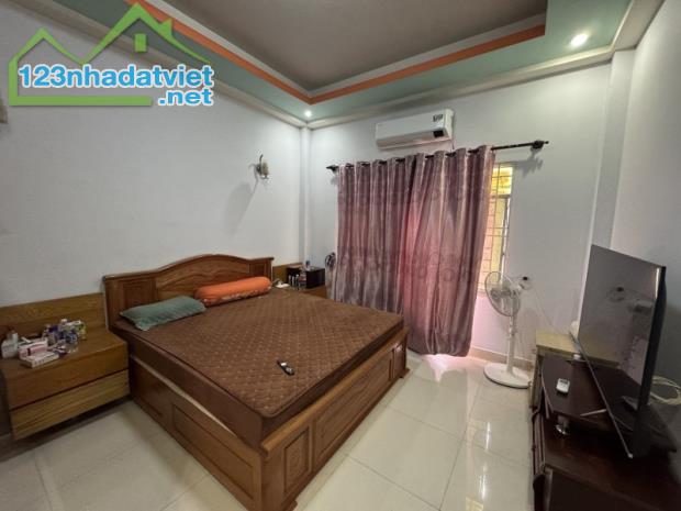 Bán nhà mặt tiền Quận 5, Phù Đông Thiên Vương, 74m2, 4 lầu, hiếm