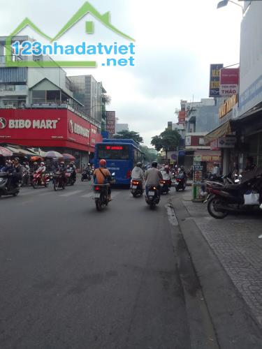 NHÀ MT KHU TÂN HƯƠNG SẦM UẤT - DT 100M2 - CÓ SÂN ĐỂ XE HƠI RỘNG RÃI - NHÀ SÂN VƯỜN CỰC - 3