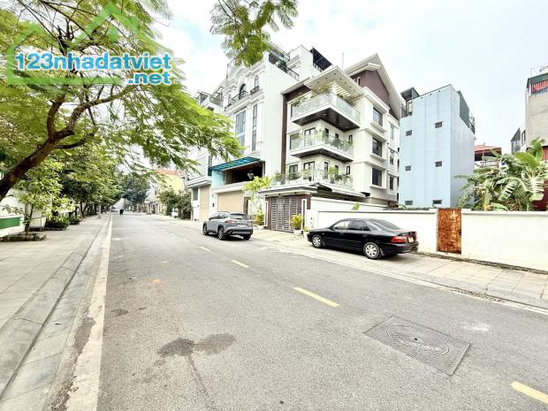 ĐẤT SIÊU ĐẸP PHỐ ĐẶNG VŨ HỶ - VIỆT HƯNG, 112M, MT 10M, ĐƯỜNG 15M, 2 VỈA HÈ. GIÁ 33.6 TỶ