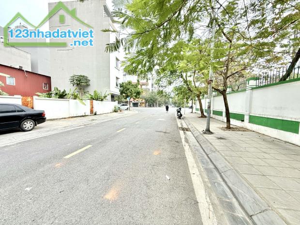 ĐẤT SIÊU ĐẸP PHỐ ĐẶNG VŨ HỶ - VIỆT HƯNG, 112M, MT 10M, ĐƯỜNG 15M, 2 VỈA HÈ. GIÁ 33.6 TỶ - 4