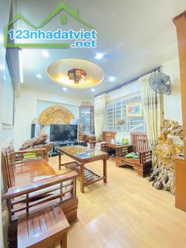 Nhà mặt phố Chùa Bộc, trung tâm Đống Đa, 5 tầng, mặt tiền, vỉa hè to, 36 tỷ, hiếm! - 1