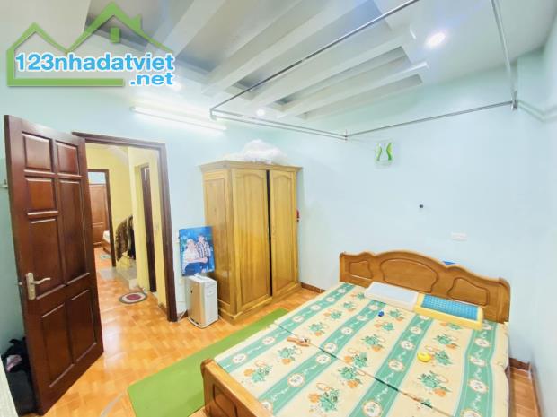 Nhà mặt phố Chùa Bộc, trung tâm Đống Đa, 5 tầng, mặt tiền, vỉa hè to, 36 tỷ, hiếm!