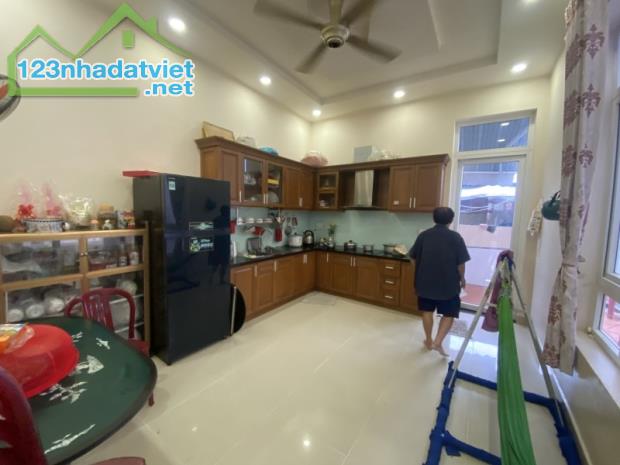 Gấp bán nhà gần MT Nguyễn Văn Hưởng, Thủ Đức, giá 166 tr/m2, dt 240m2. - 4