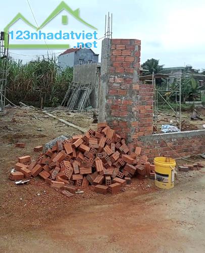 Lô góc đường bê tông 4m5 cách quảng trường 3km - 1