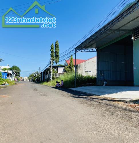 Bán đất tặng cái kho, rộng bao la, 322m2, SHR, Phước Vĩnh An, Giá 890tr. - 1