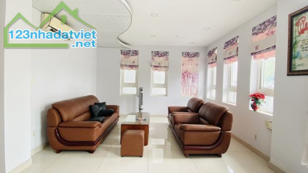 Gấp bán nhà 5 tầng, gần MT Trần Não, Thủ Đức, giá 35 tỷ, dt 158m2.